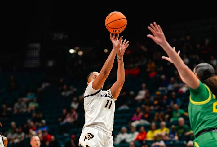 Quay Miller shoots jumper against Oregon in Pac-12 tournament
